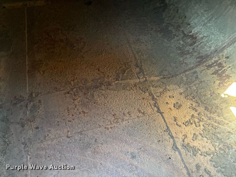 image for item EE7673 1985 Western Star water truck