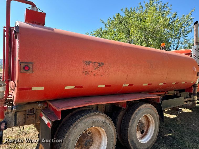 image for item EE7673 1985 Western Star water truck