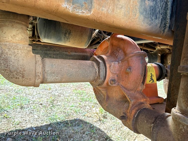 image for item EE7673 1985 Western Star water truck