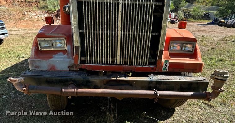image for item EE7673 1985 Western Star water truck