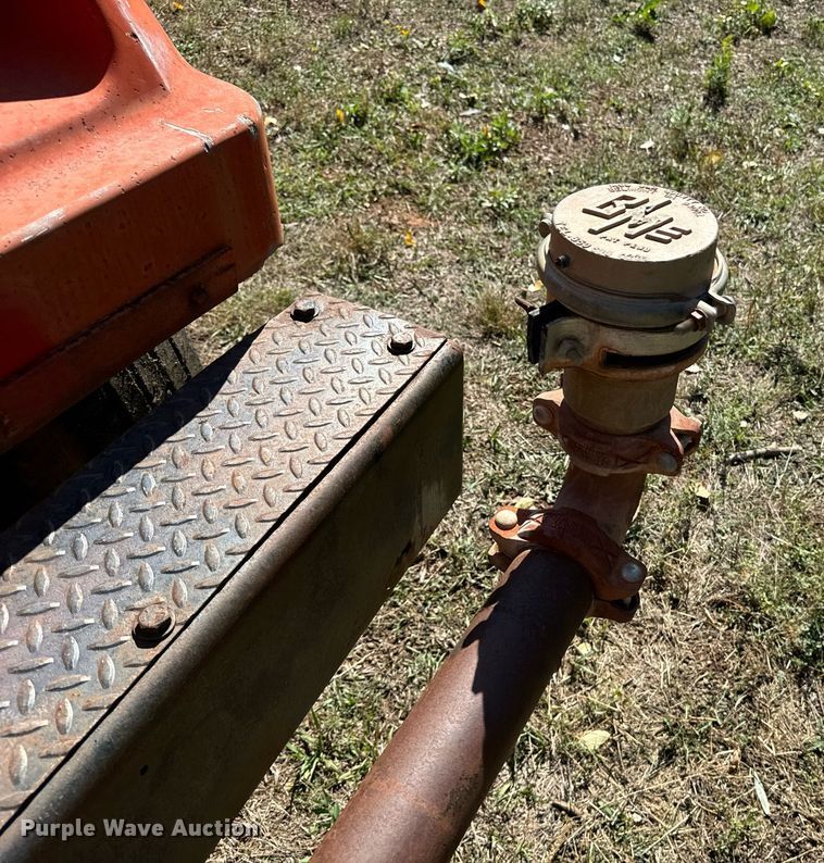 image for item EE7673 1985 Western Star water truck