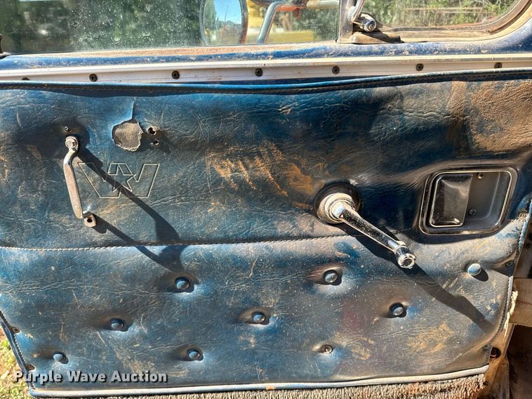 image for item EE7673 1985 Western Star water truck