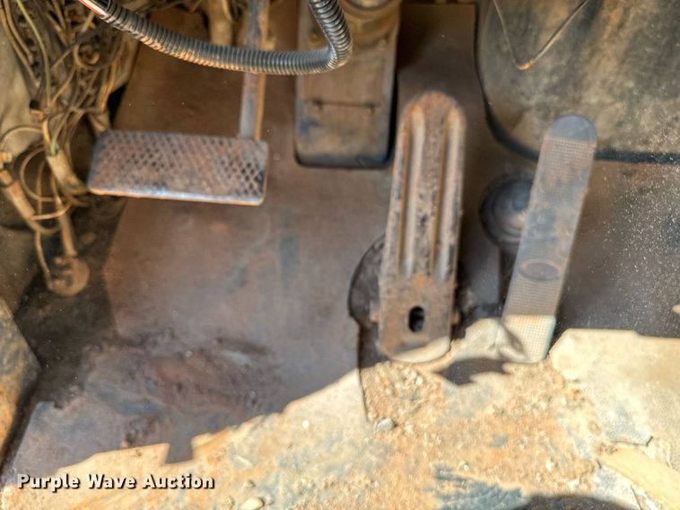 image for item EE7673 1985 Western Star water truck