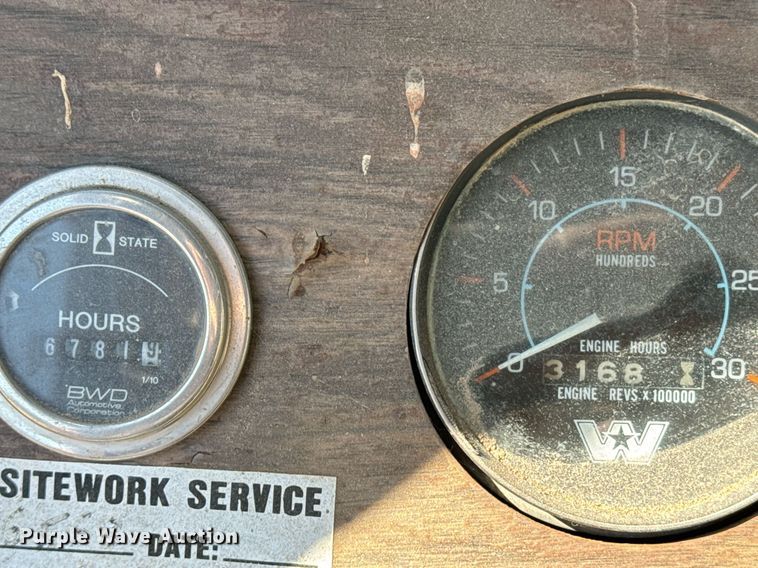 image for item EE7673 1985 Western Star water truck