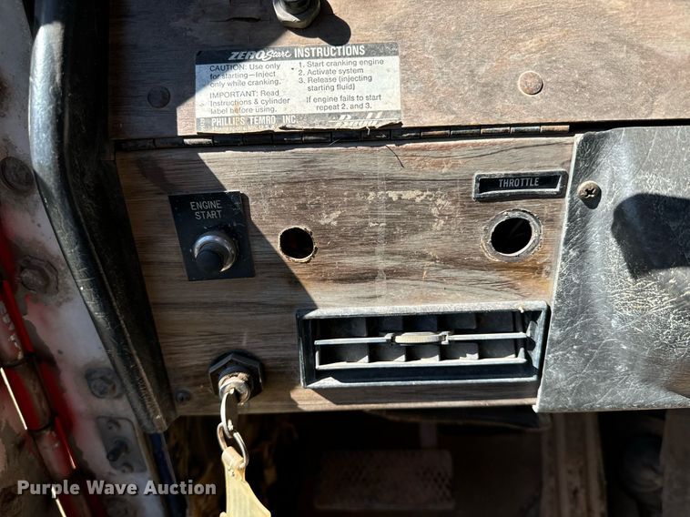 image for item EE7673 1985 Western Star water truck