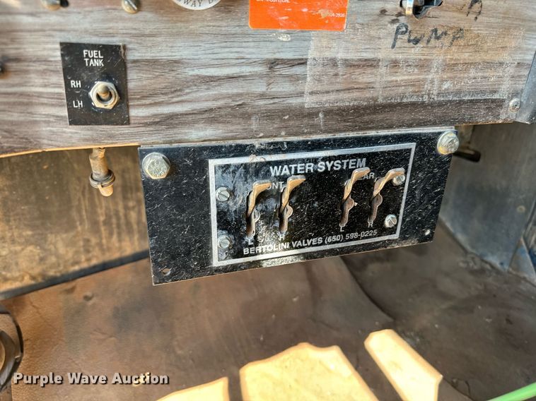 image for item EE7673 1985 Western Star water truck