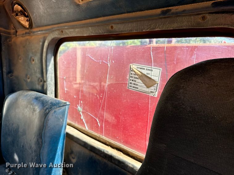 image for item EE7673 1985 Western Star water truck