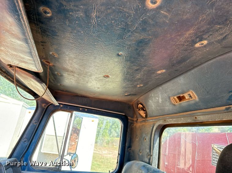 image for item EE7673 1985 Western Star water truck