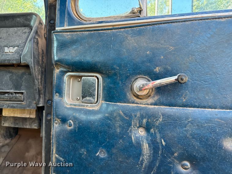 image for item EE7673 1985 Western Star water truck