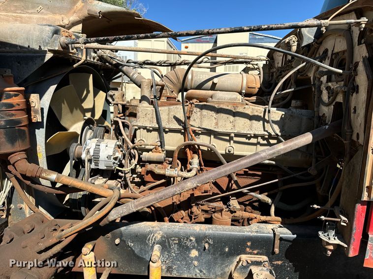 image for item EE7673 1985 Western Star water truck