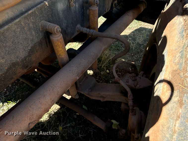 image for item EE7673 1985 Western Star water truck