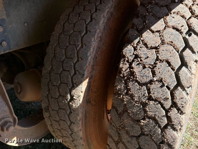 image for item EE7673 1985 Western Star water truck