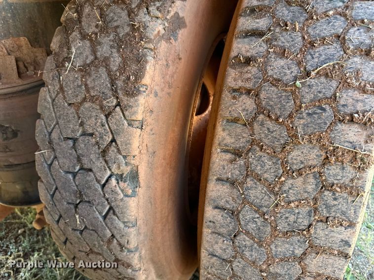 image for item EE7673 1985 Western Star water truck