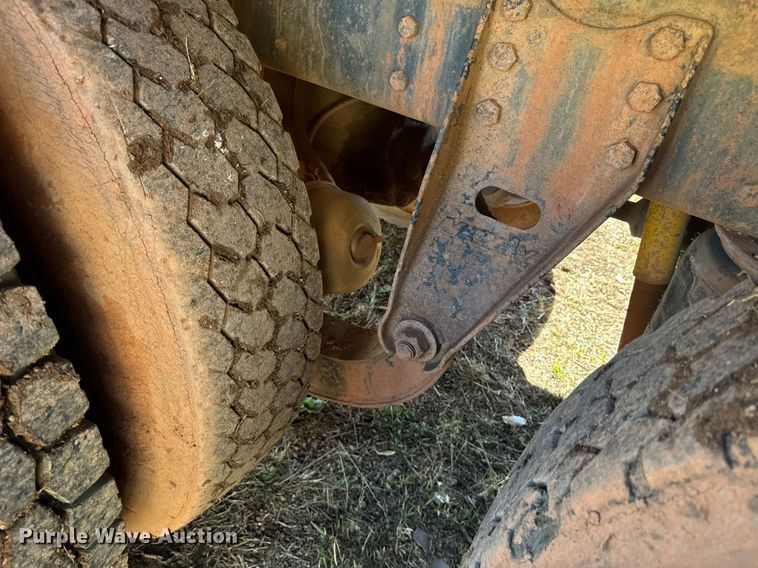 image for item EE7673 1985 Western Star water truck