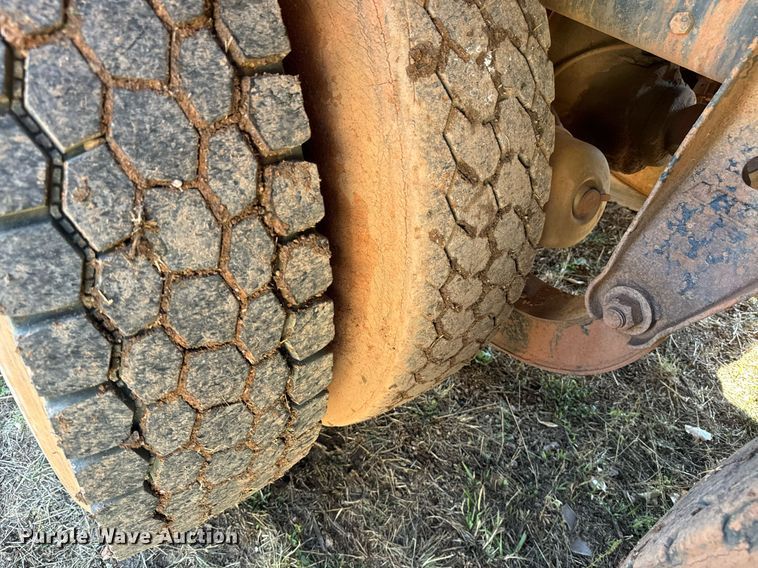 image for item EE7673 1985 Western Star water truck