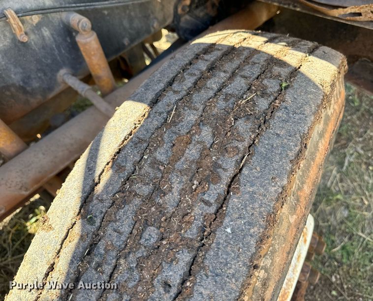 image for item EE7673 1985 Western Star water truck