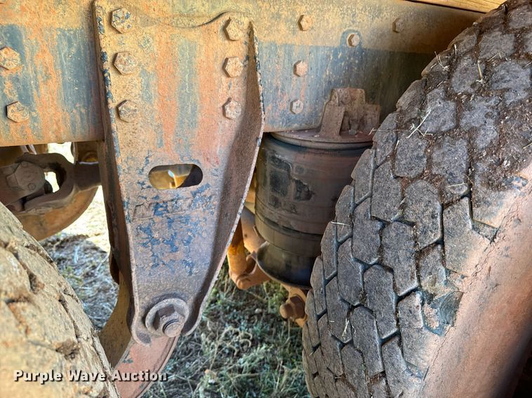 image for item EE7673 1985 Western Star water truck