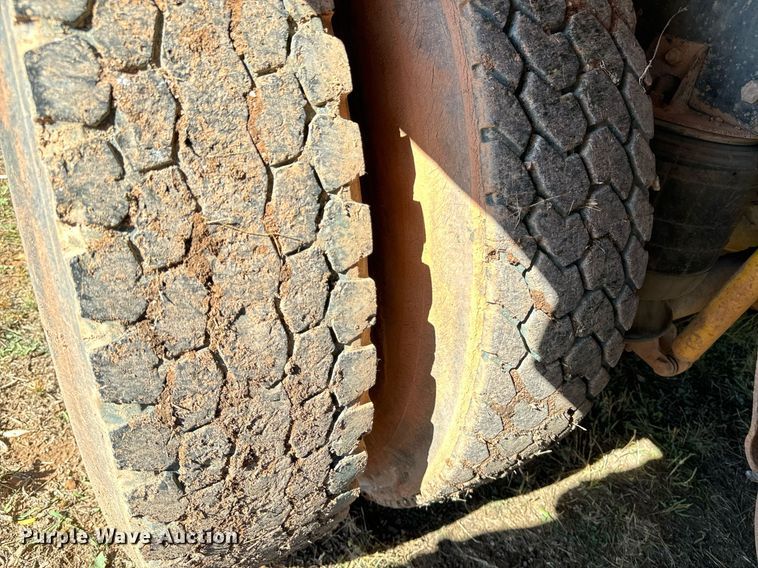 image for item EE7673 1985 Western Star water truck