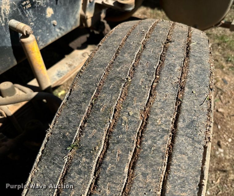 image for item EE7673 1985 Western Star water truck