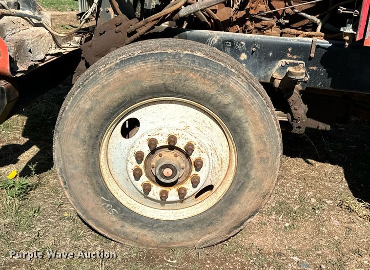 image for item EE7673 1985 Western Star water truck