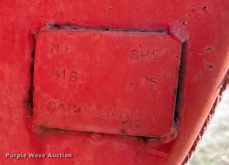 image for item EE7673 1985 Western Star water truck