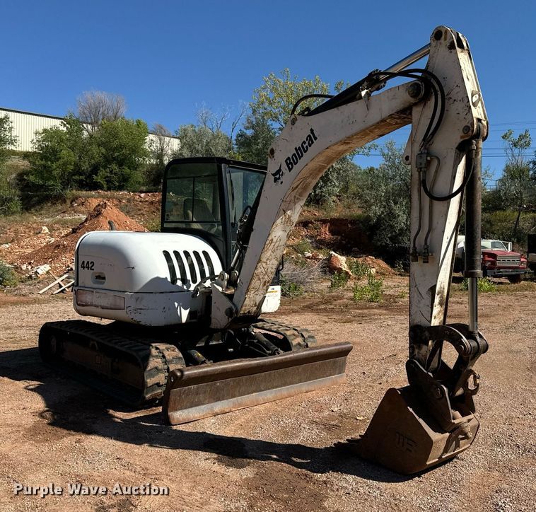 image for item EE7674 2006 Bobcat 442C mini excavator