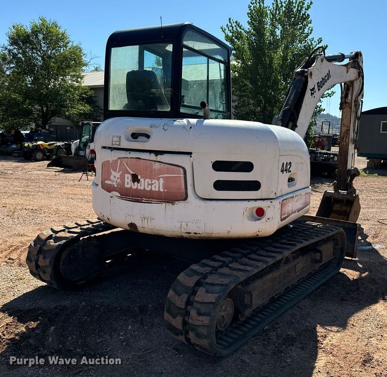 image for item EE7674 2006 Bobcat 442C mini excavator