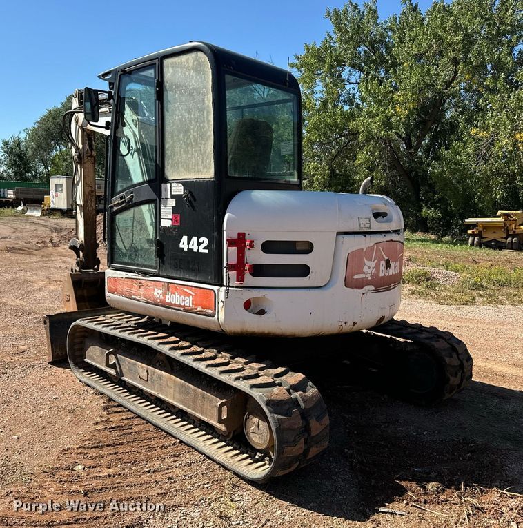 image for item EE7674 2006 Bobcat 442C mini excavator