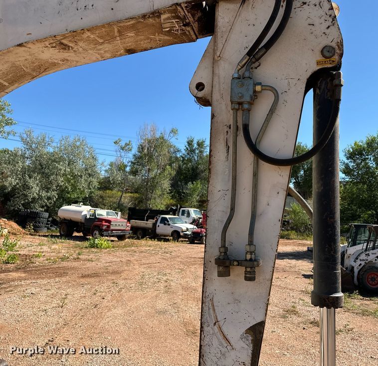 image for item EE7674 2006 Bobcat 442C mini excavator