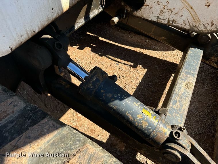 image for item EE7674 2006 Bobcat 442C mini excavator