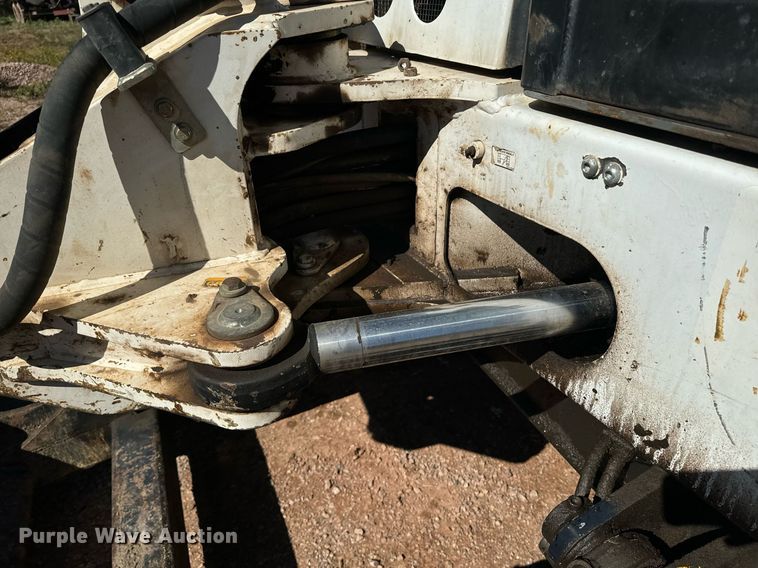 image for item EE7674 2006 Bobcat 442C mini excavator