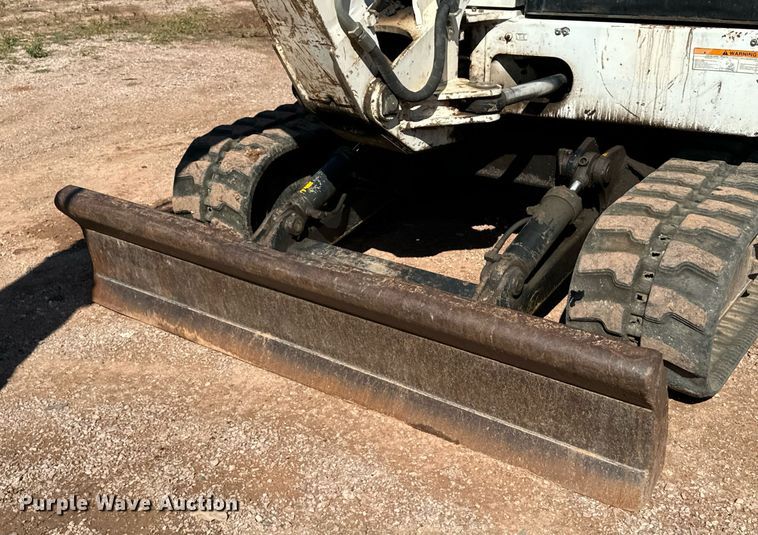 image for item EE7674 2006 Bobcat 442C mini excavator