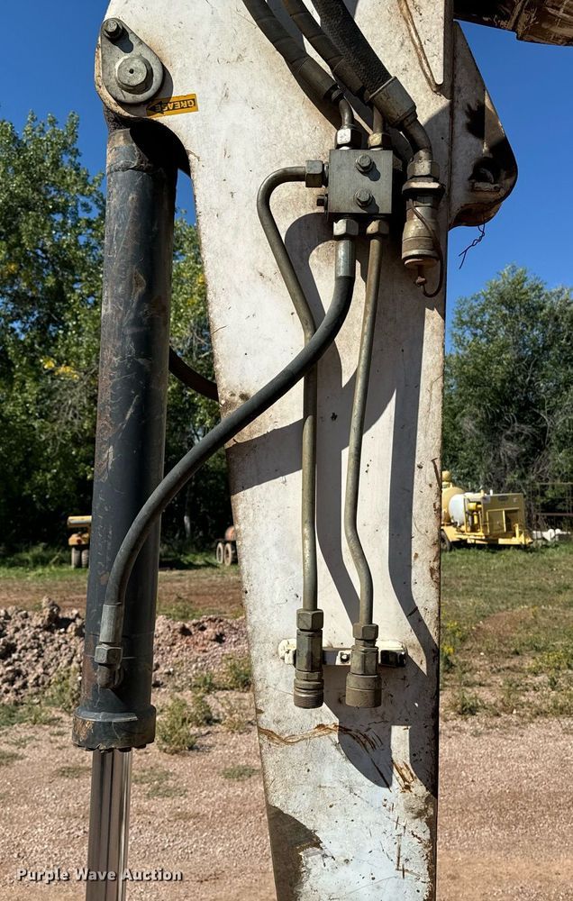 image for item EE7674 2006 Bobcat 442C mini excavator