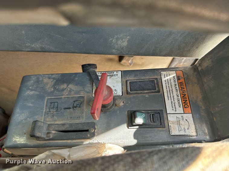 image for item EE7674 2006 Bobcat 442C mini excavator