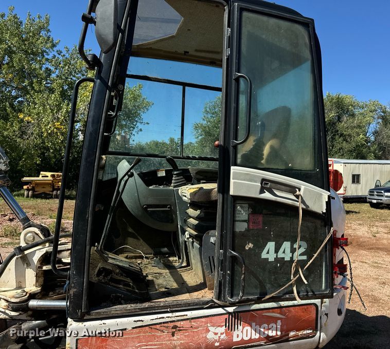 image for item EE7674 2006 Bobcat 442C mini excavator