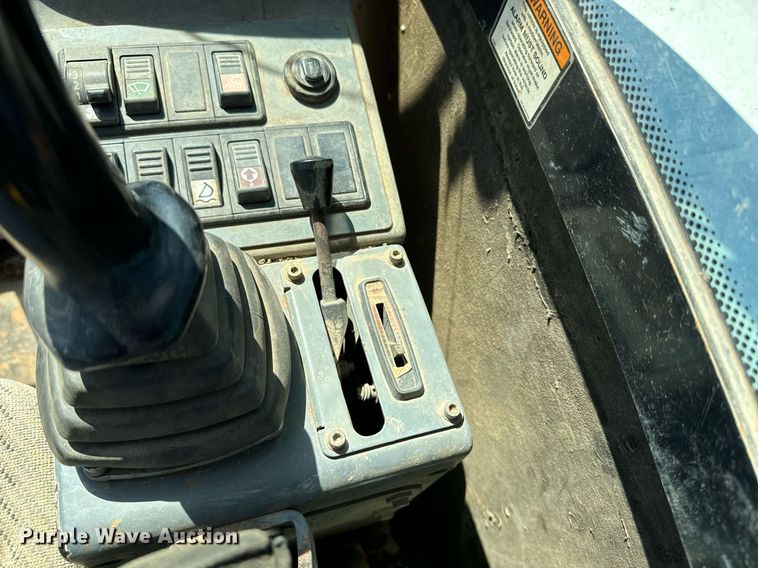 image for item EE7674 2006 Bobcat 442C mini excavator