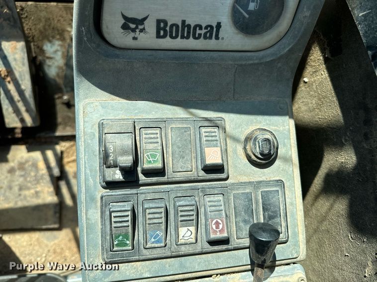 image for item EE7674 2006 Bobcat 442C mini excavator