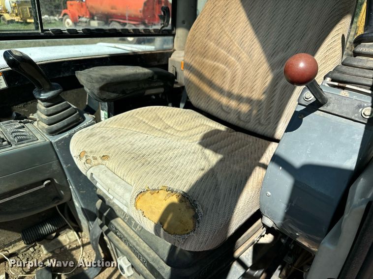 image for item EE7674 2006 Bobcat 442C mini excavator