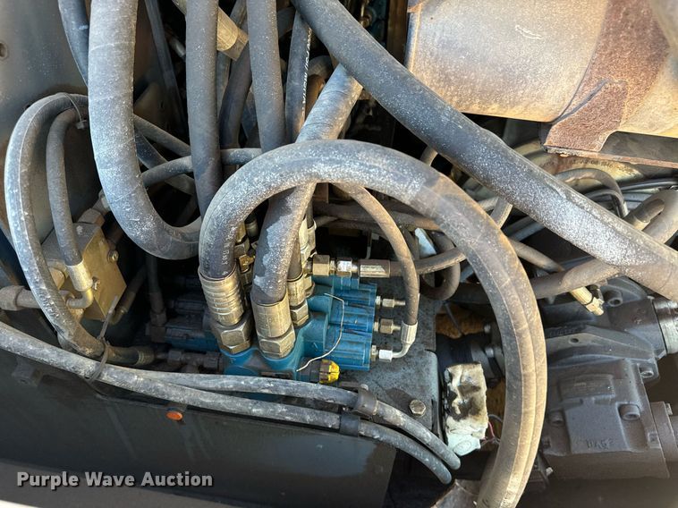 image for item EE7674 2006 Bobcat 442C mini excavator