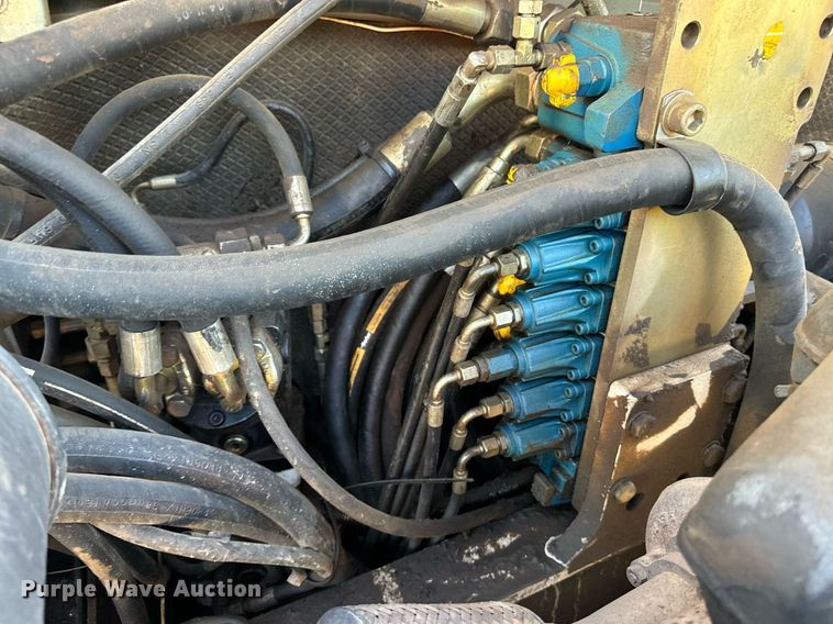 image for item EE7674 2006 Bobcat 442C mini excavator