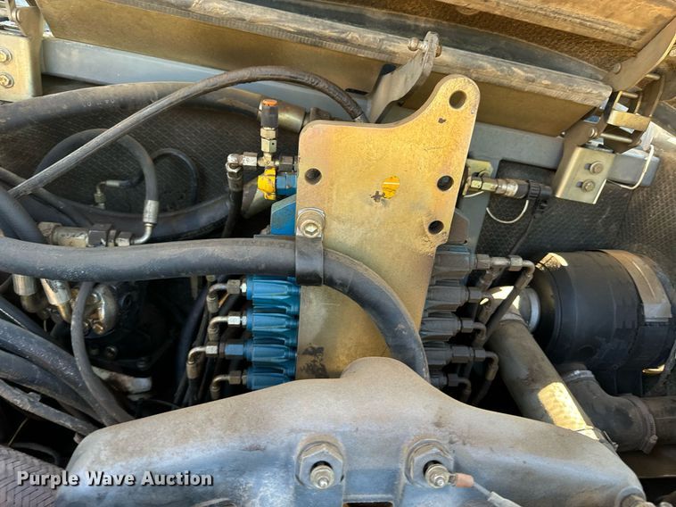 image for item EE7674 2006 Bobcat 442C mini excavator