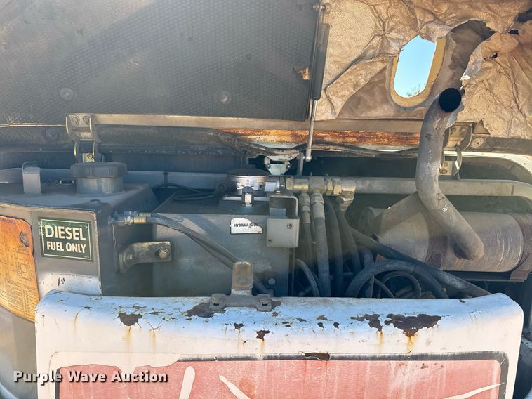 image for item EE7674 2006 Bobcat 442C mini excavator