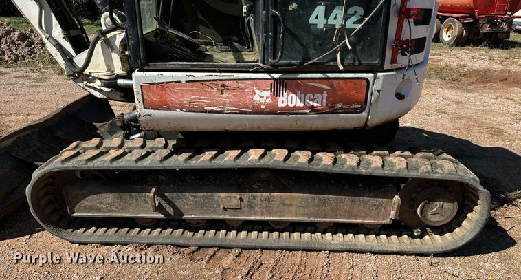 image for item EE7674 2006 Bobcat 442C mini excavator