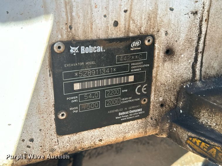 image for item EE7674 2006 Bobcat 442C mini excavator