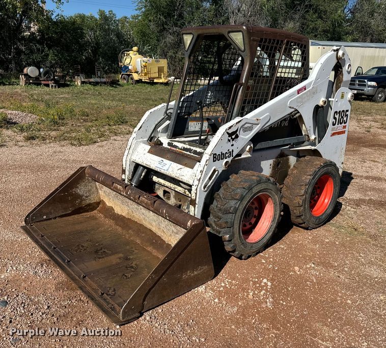 image for item EE7679 2004 Bobcat S185 skid steer loader