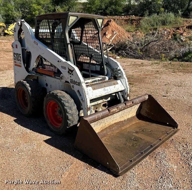 image for item EE7679 2004 Bobcat S185 skid steer loader