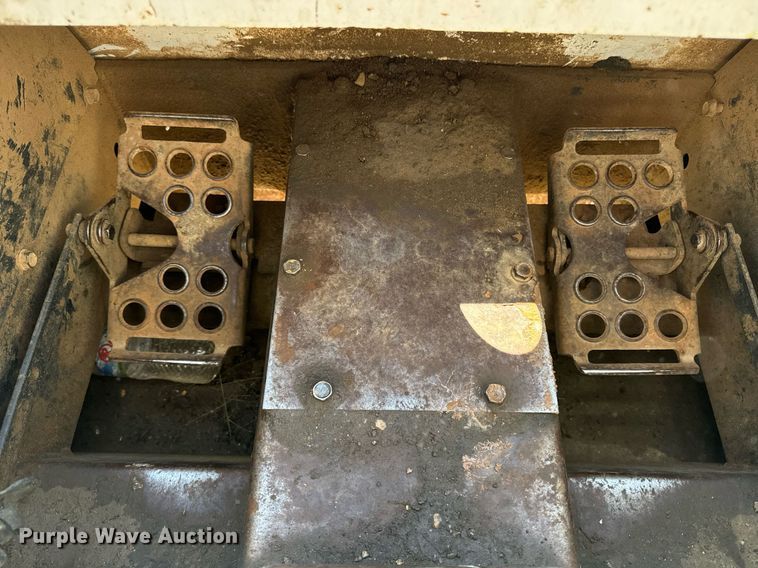 image for item EE7679 2004 Bobcat S185 skid steer loader