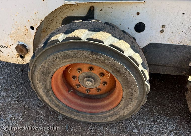 image for item EE7679 2004 Bobcat S185 skid steer loader
