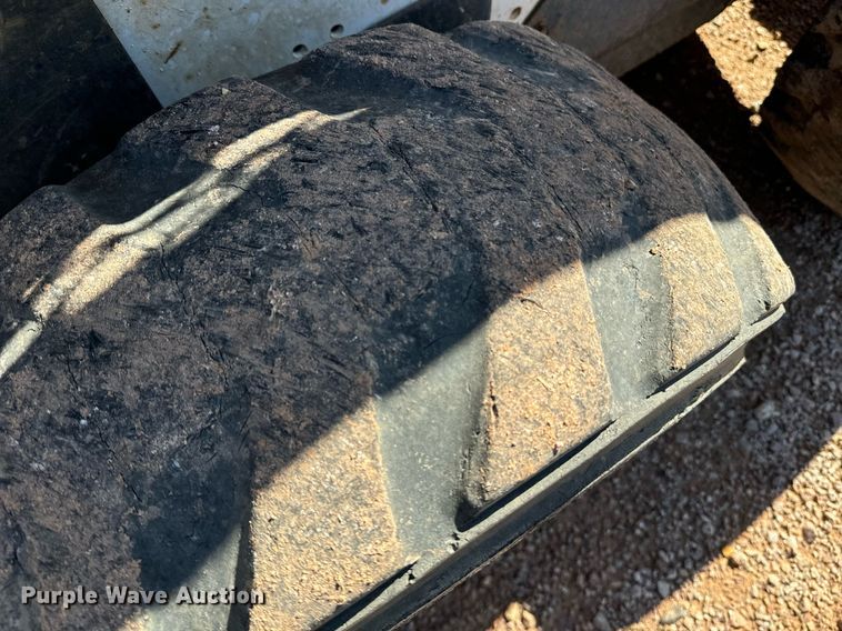 image for item EE7679 2004 Bobcat S185 skid steer loader