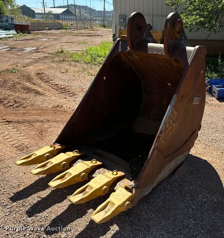 image for item EE7680 Finning excavator bucket